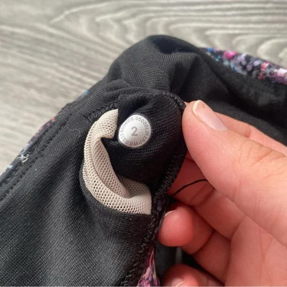 Lululemon Athletica Black Colorful Abstract Sports Bra Size 2 - Picture 4 of 4